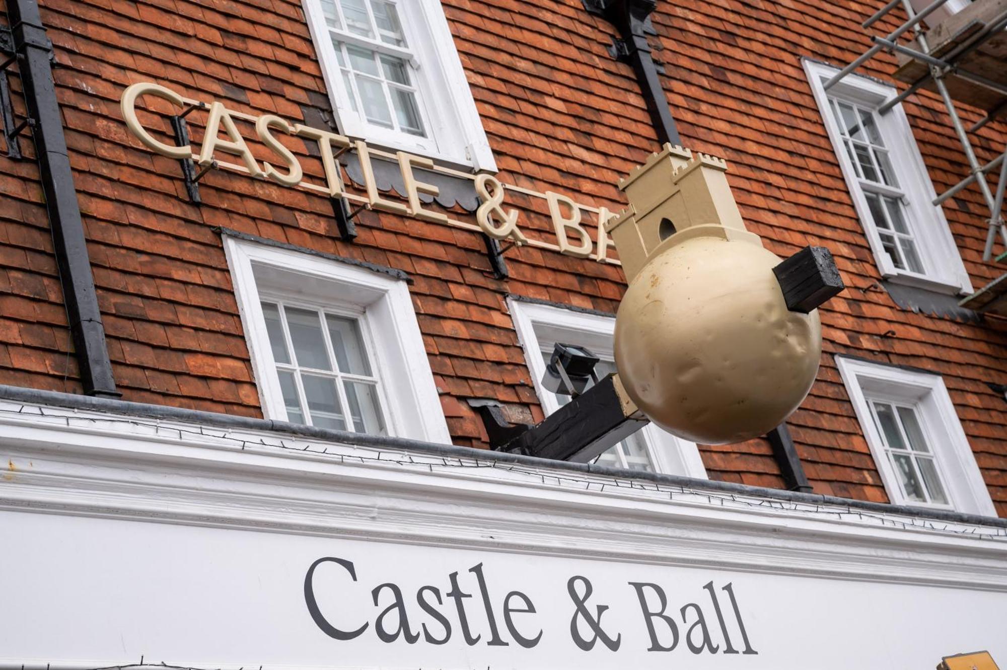 Castle And Ball By Greene King Inns Marlborough Exteriör bild